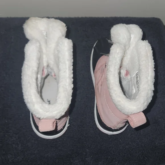 Cat & Jack Pink and Black Girl Winter Waterproof Snow Boots Size 13 Little Girls - Picture 7 of 15